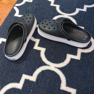 PLATFORM CROCS